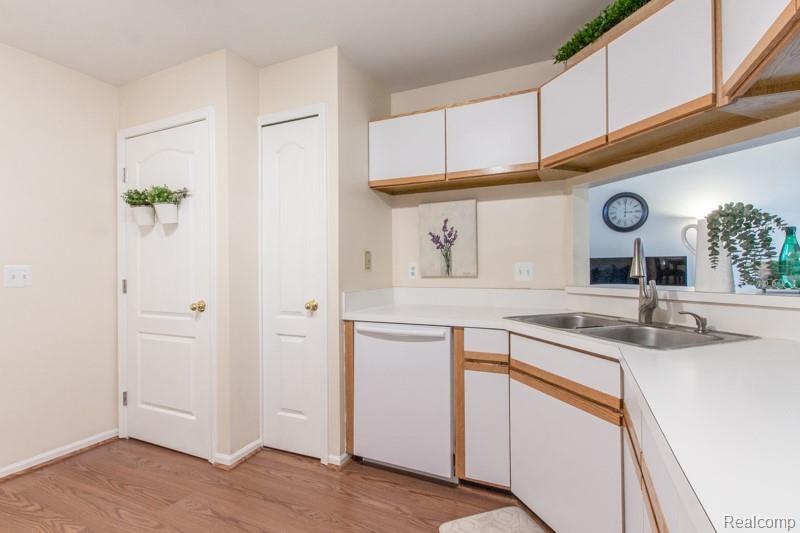 1126 FAIRWAYS, 54, Troy, MI 48085 — Photo 13