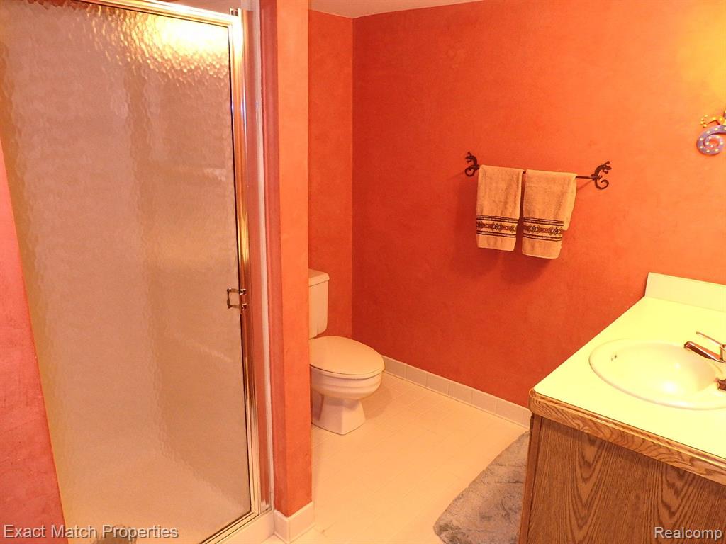 6896 NORTHCREST Way E, 15, Clarkston, MI — Photo 46