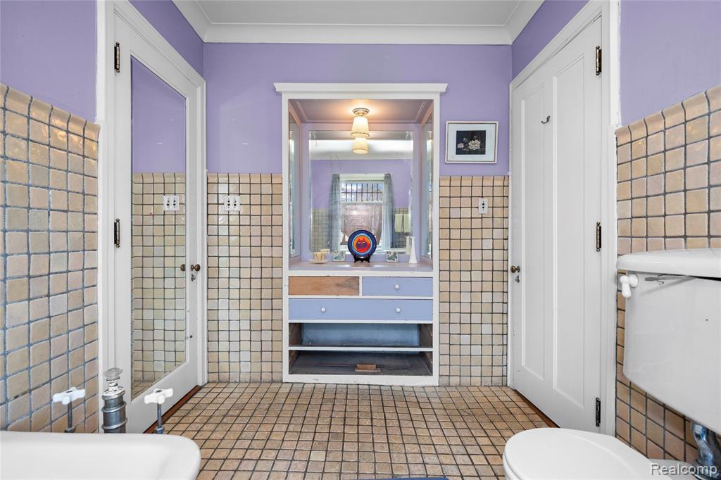 2475 Iroquois Street, Detroit, MI 48214 — Photo 61
