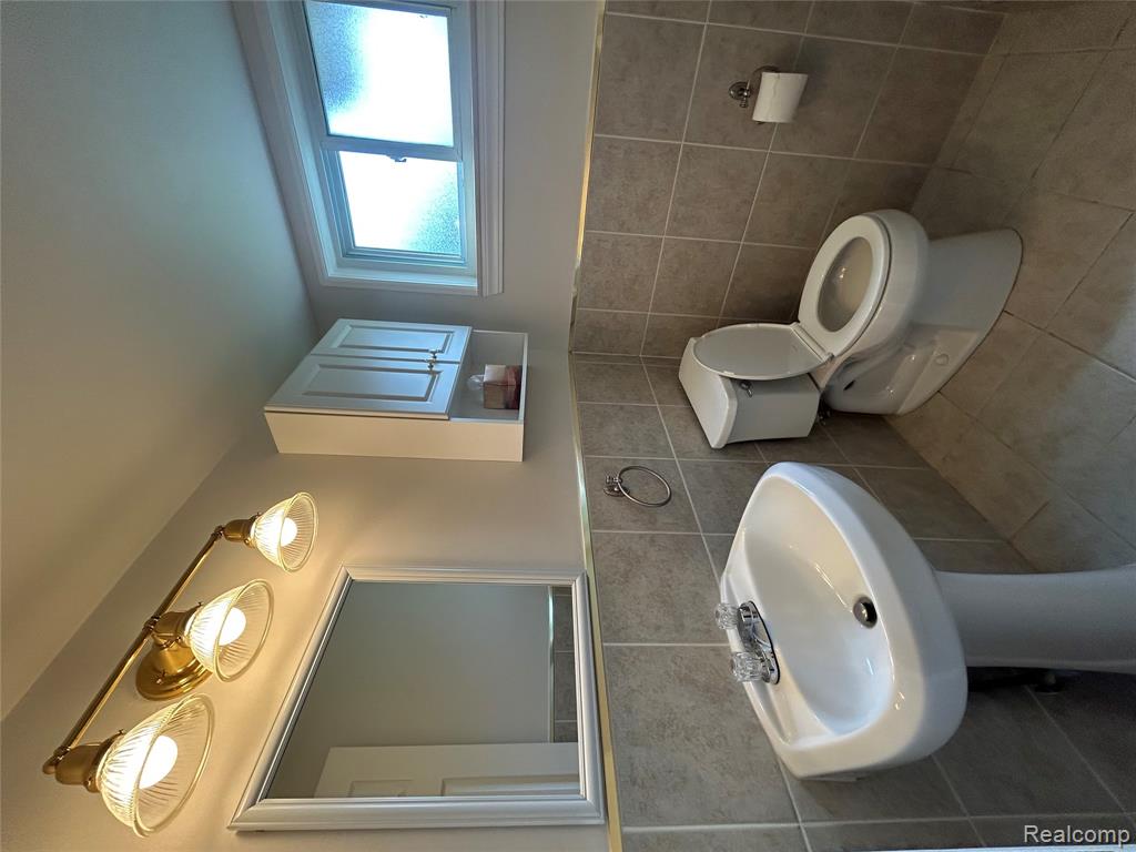 129 Pleasant Lake Drive, Waterford, MI 48327 — Photo 14