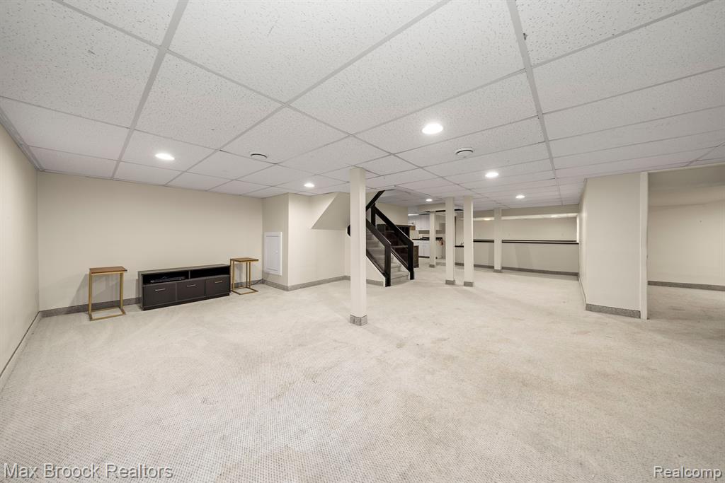 5547 MAPLE LEAF Court, West Bloomfield, MI — Photo 42