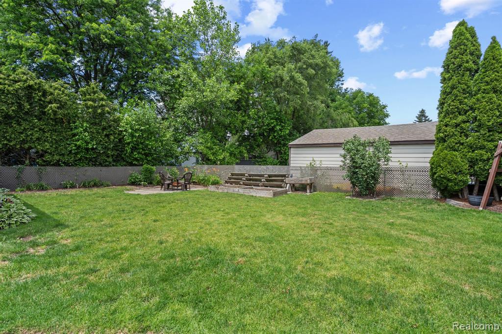 43057 Bond Court, Sterling Heights, MI 48313 — Photo 12