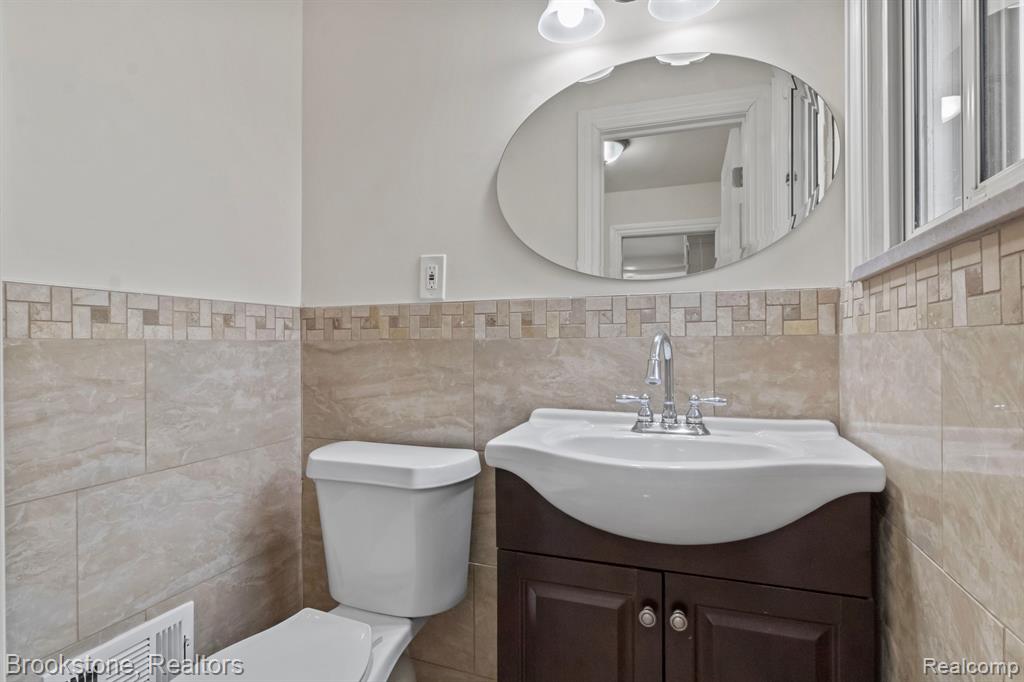 41920 MAROLD Drive, Sterling Heights, MI 48314 — Photo 31