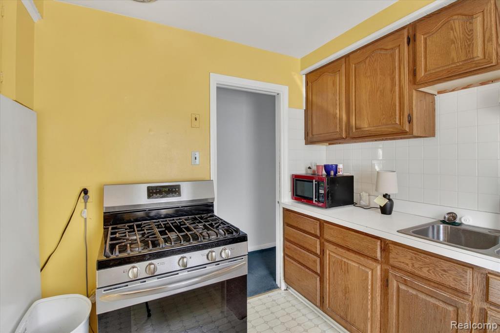 17706 Centralia, Redford, MI 48240 — Photo 12