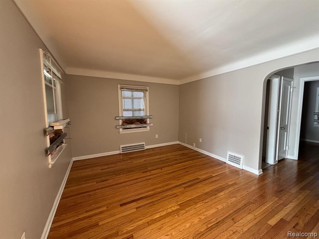 19381 KENOSHA Street, Harper Woods, MI 48225 — Photo 2