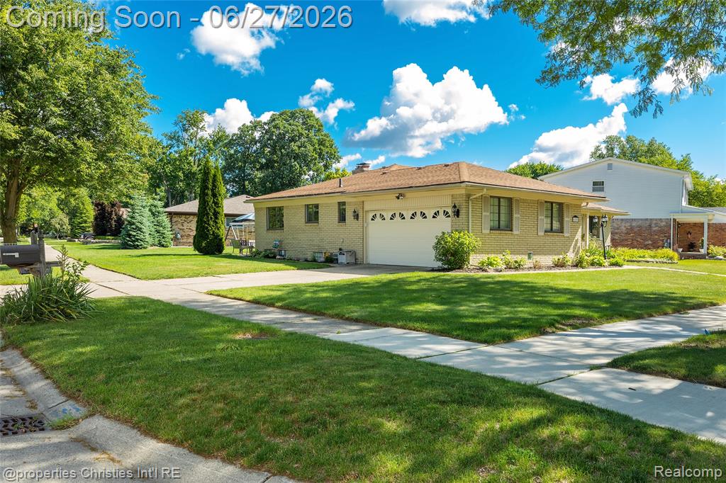 6805 Emerald Shores Drive, Troy, MI 48085 — Photo 38