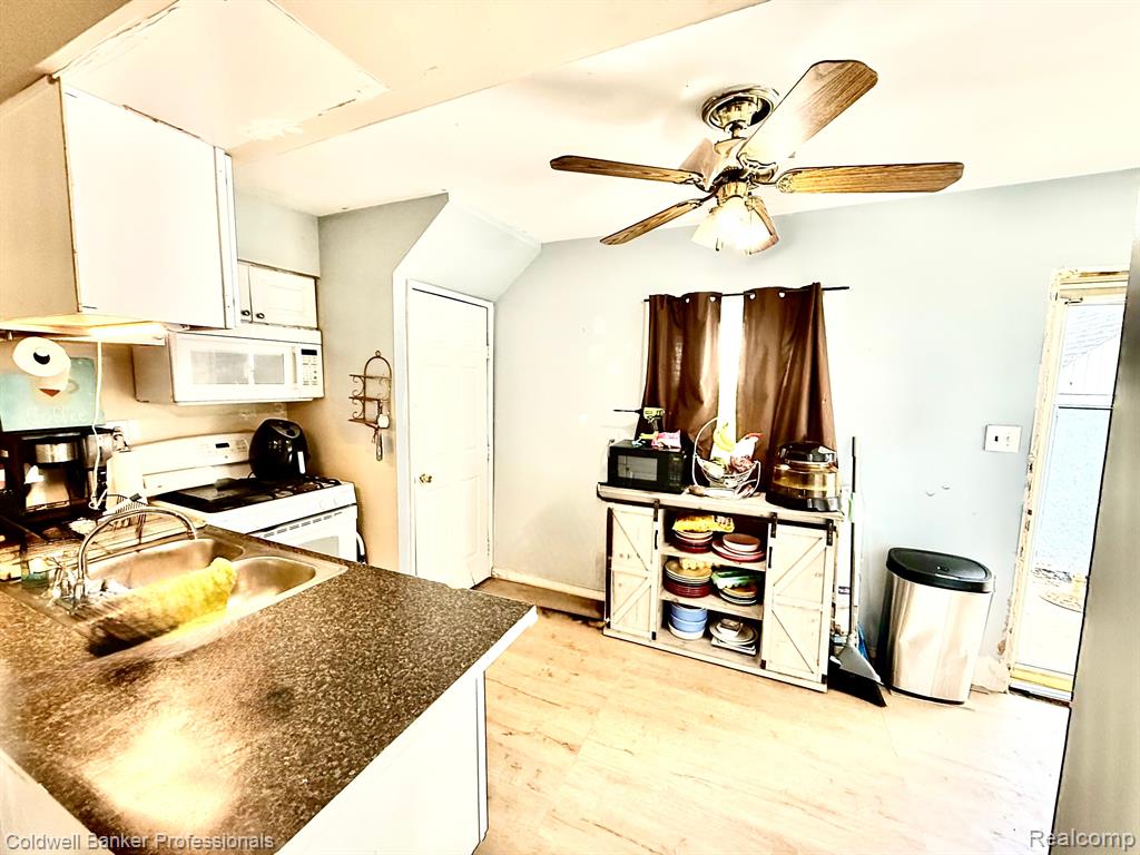 427 S LEMEN Street, Fenton, MI 48430 — Photo 5