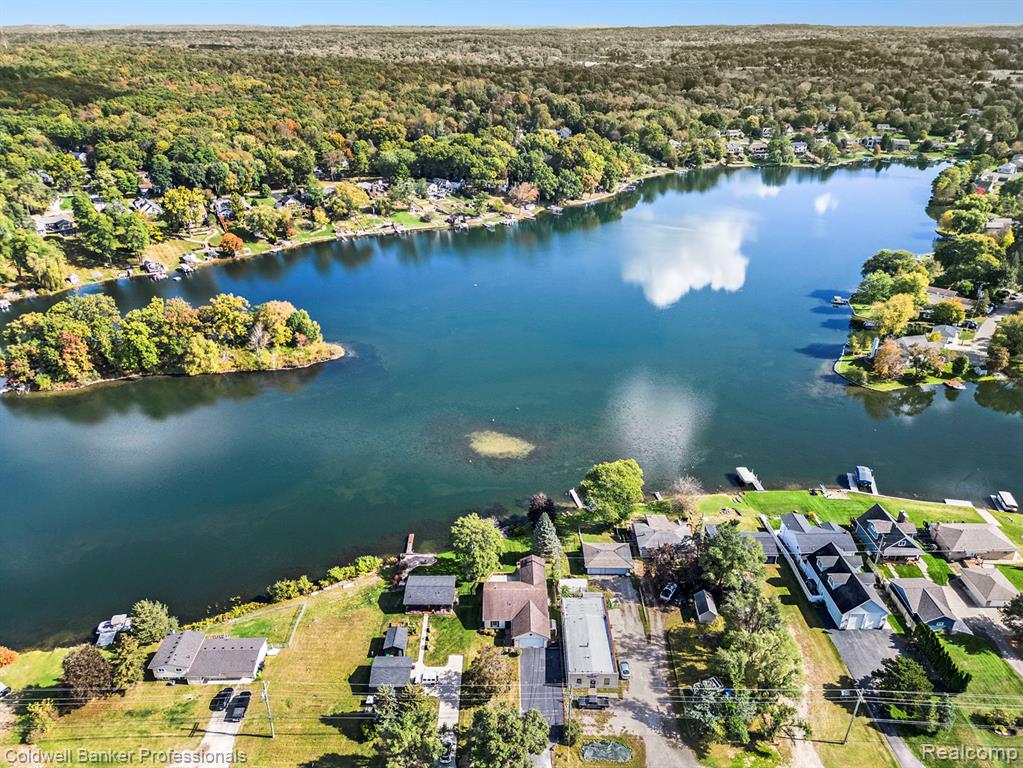 Aerial overview of property's location and Susin Lake