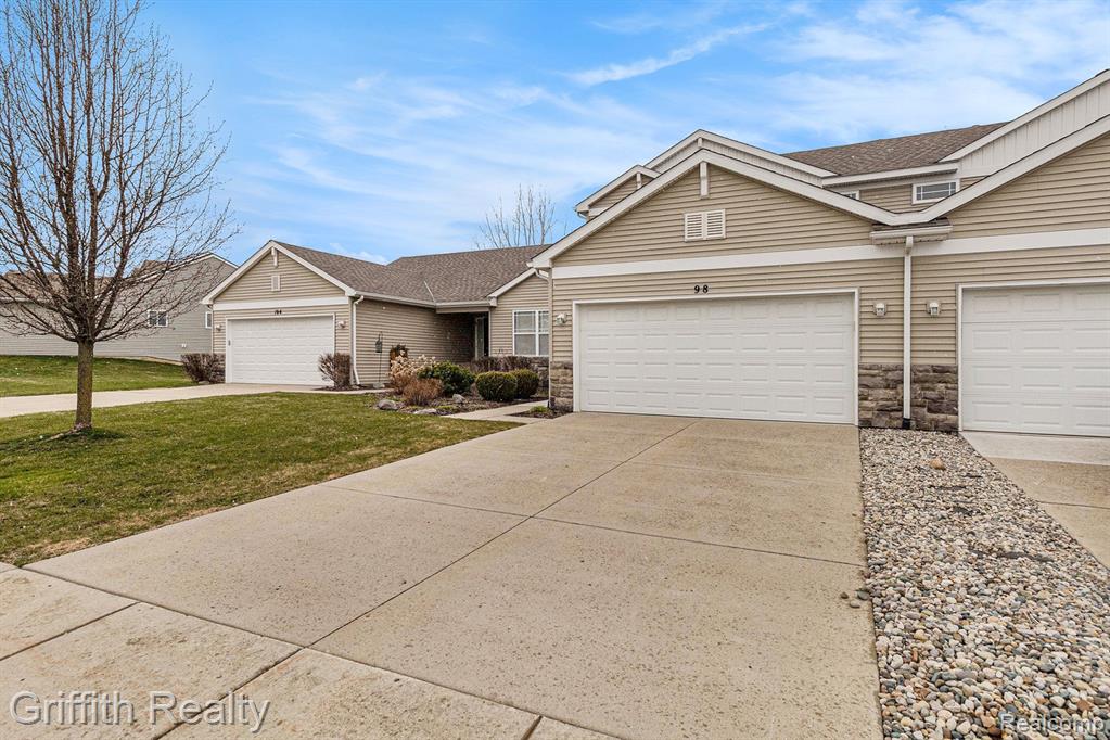 98 SEDUM, Howell, MI 48843 — Photo 3