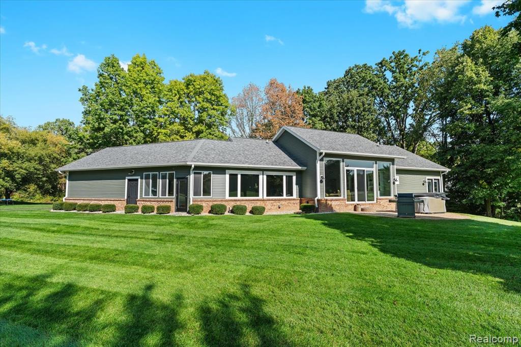 12002 Renfrew Court, Hartland, MI 48353 — Photo 44