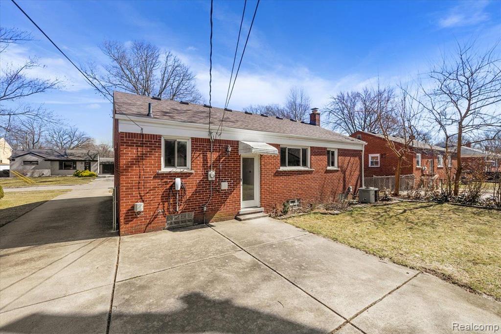 9435 GILLMAN Street, Livonia, MI 48150 — Photo 30