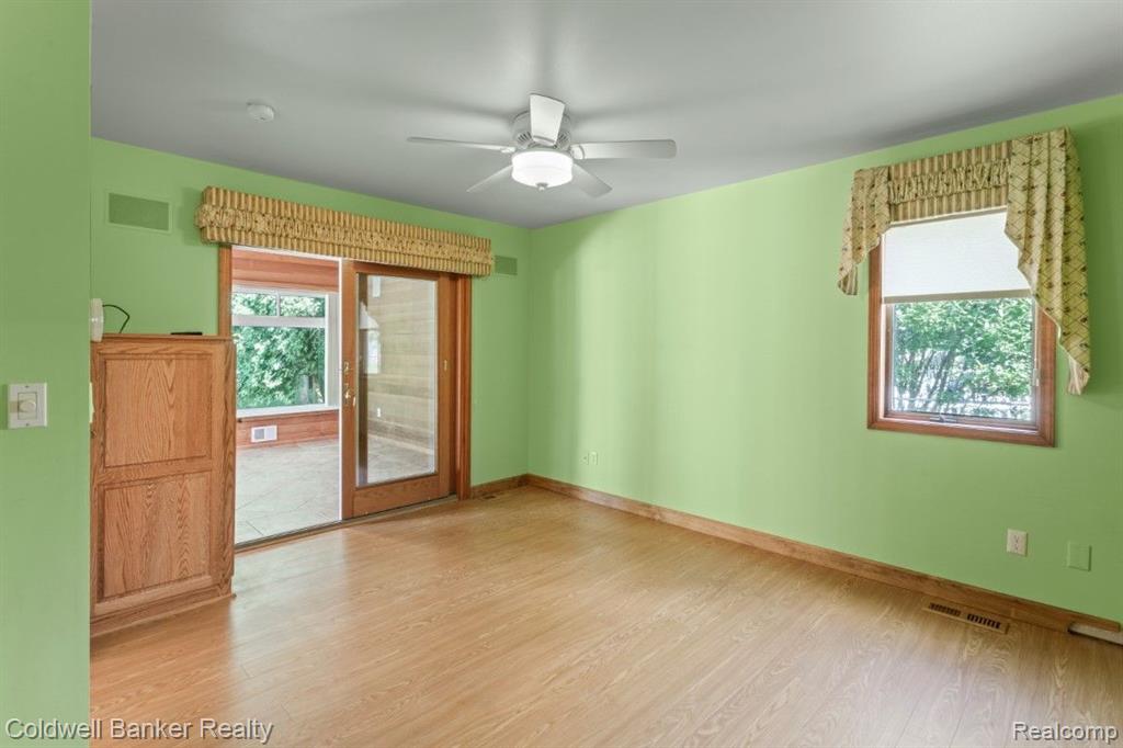 8027 EMERALD Lane W, Westland, MI — Photo 16