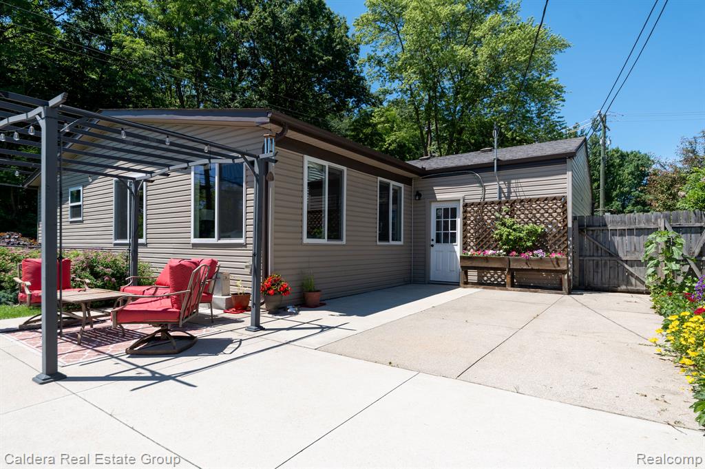 41024 Paign Drive Drive, Sterling Heights, MI 48313 — Photo 24