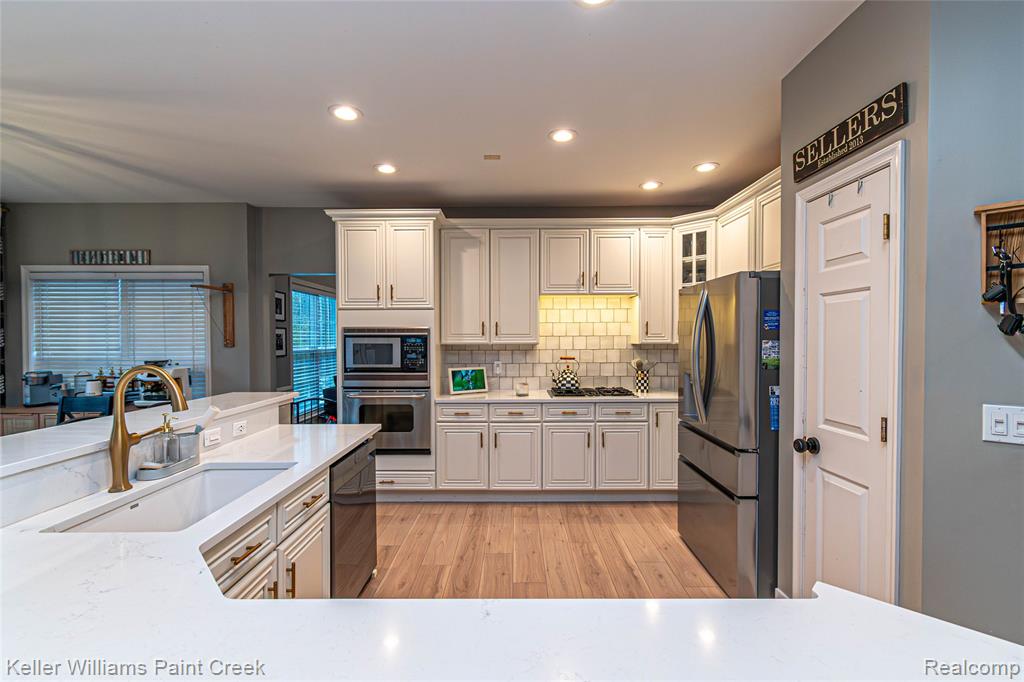 877 Wynstone Circle N, Oakland, MI — Photo 24
