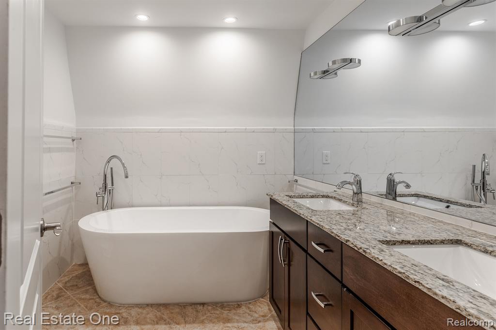 5699 RAVEN Road, Bloomfield Hills, MI 48301 — Photo 31