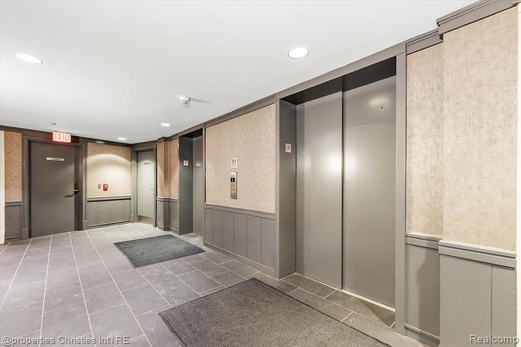 411 S Old Woodward Avenue, 824, Birmingham, MI 48009 — Photo 4
