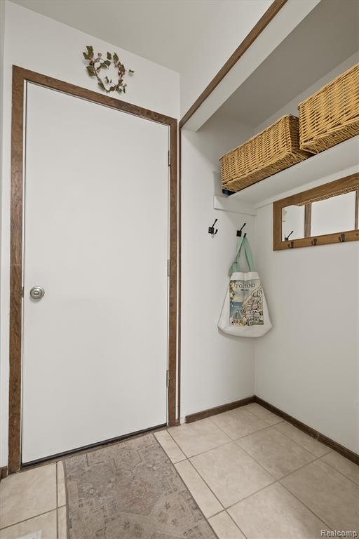5863 Seville Circle, Orchard Lake Village, MI 48324 — Photo 30