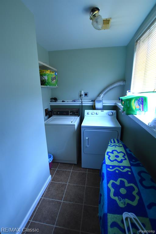 746 WOODINGHAM Avenue, Waterford, MI 48328 — Photo 9