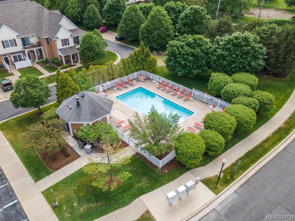 708 AMBERLY Drive, A, Waterford, MI 48328 — Photo 31