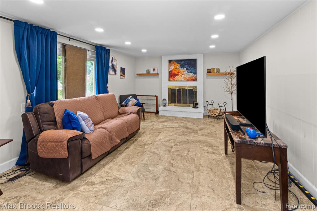 5484 Kingsfield Drive, West Bloomfield, MI — Photo 19