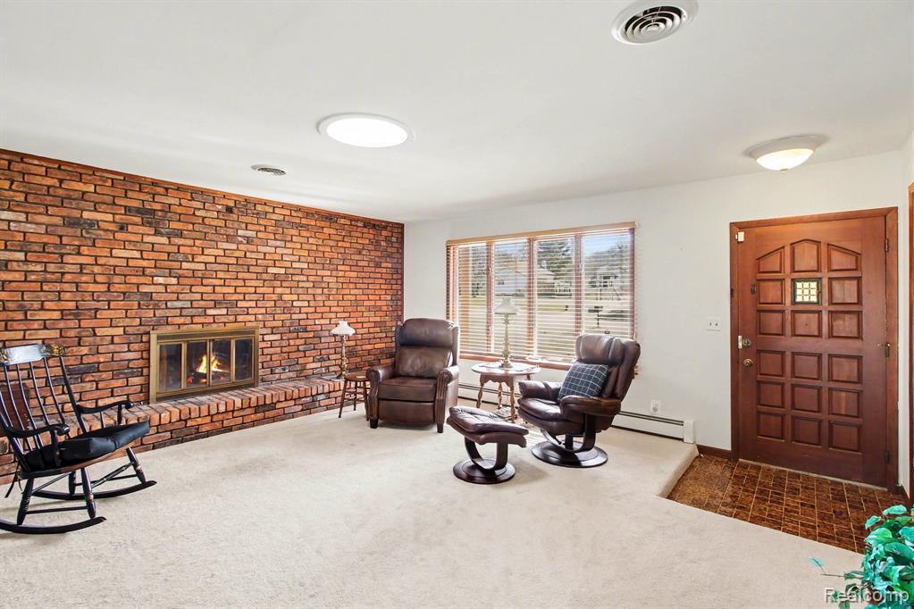 8783 SKYLANE Drive, Brighton, MI 48114 — Photo 4