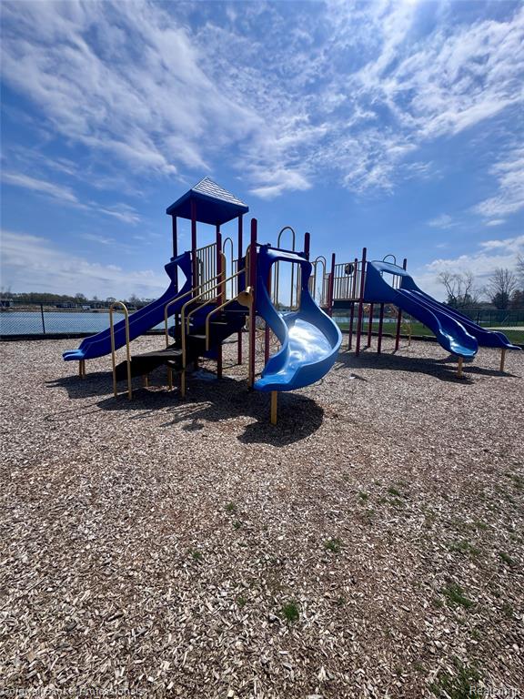 255 Bonita Court, Lapeer, MI 48446 — Photo 33