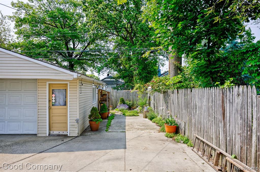 720 E Granet Avenue, Hazel Park, MI 48030 — Photo 37