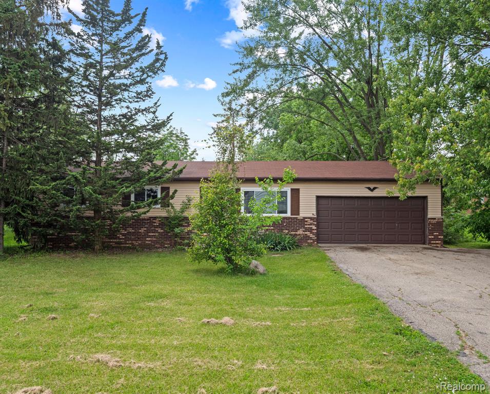 43667 DEQUINDRE Road, Troy, MI 48085 — Photo 18