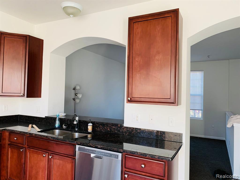 44525 Gwinnett Loop, Novi, MI — Photo 5