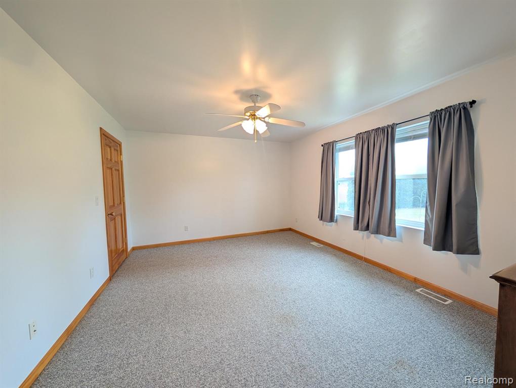 6185 N Vassar Road, Flint, MI 48506 — Photo 17