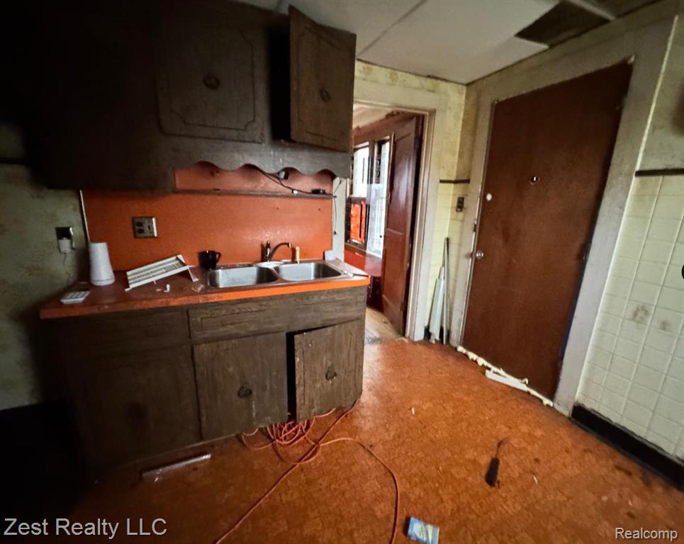 8293 MARION Street, Detroit, MI 48213 — Photo 2