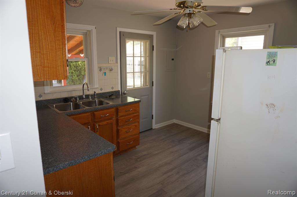 6670 MORTENVIEW Drive, Taylor, MI 48180 — Photo 11