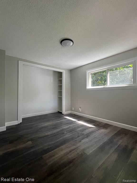 9120 GROVE Drive, Whitmore Lake, MI 48189 — Photo 12