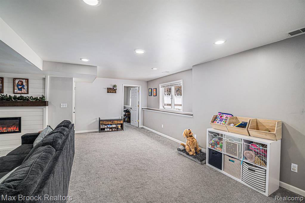 11412 Delmar Drive, Fenton, MI 48430 — Photo 21