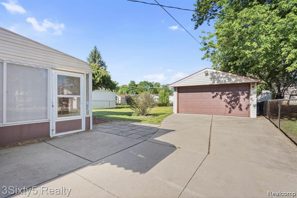 5048 Glenis Street, Dearborn Heights, MI 48125 — Photo 10