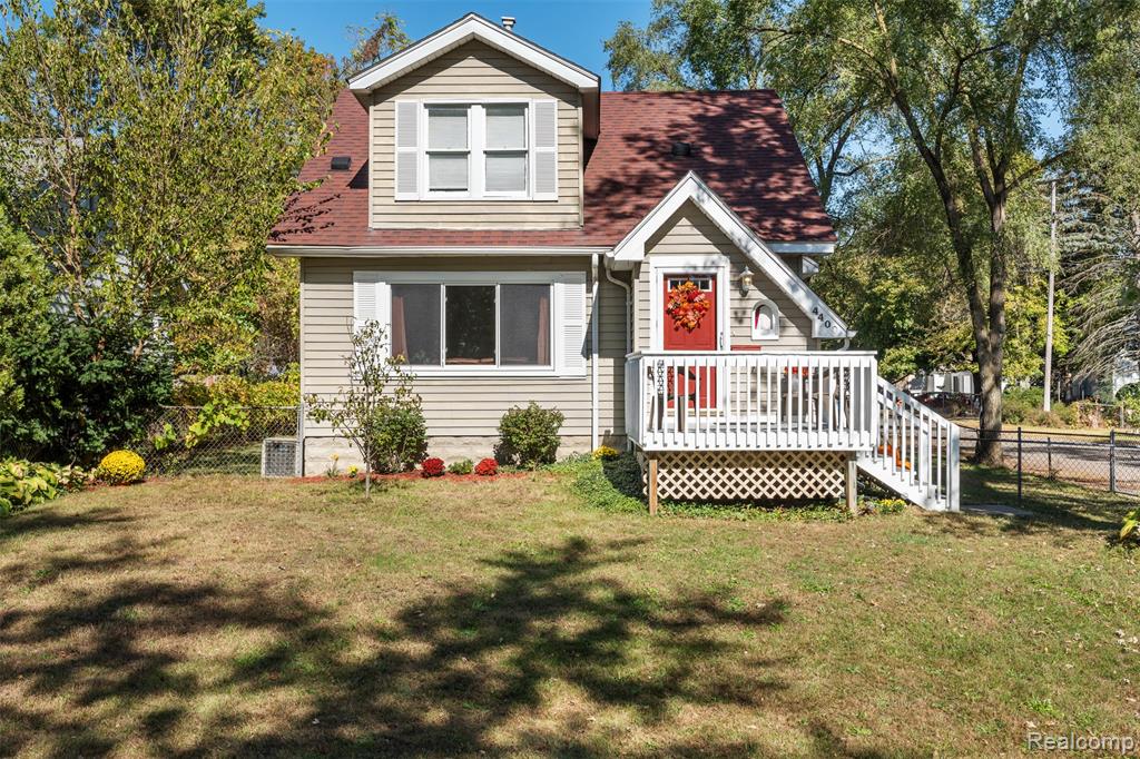 4400 Louella Drive, Waterford, MI 48329 — front exterior