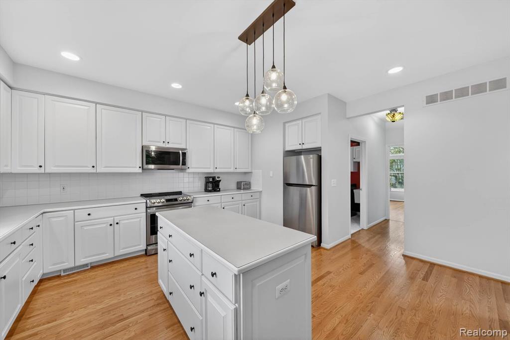 1112 Vernier Road, Grosse Pointe Woods, MI 48236 — Photo 14