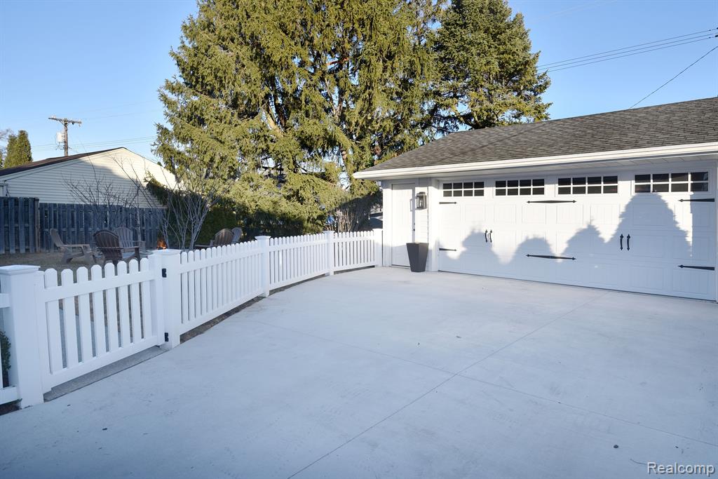 4121 S FULTON Place, Royal Oak, MI 48073 — Photo 37