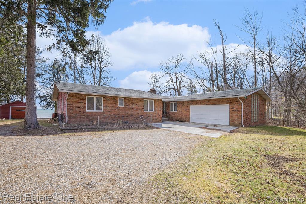 5366 LAKESHORE Road, Deckerville, MI 48427 — Photo 2