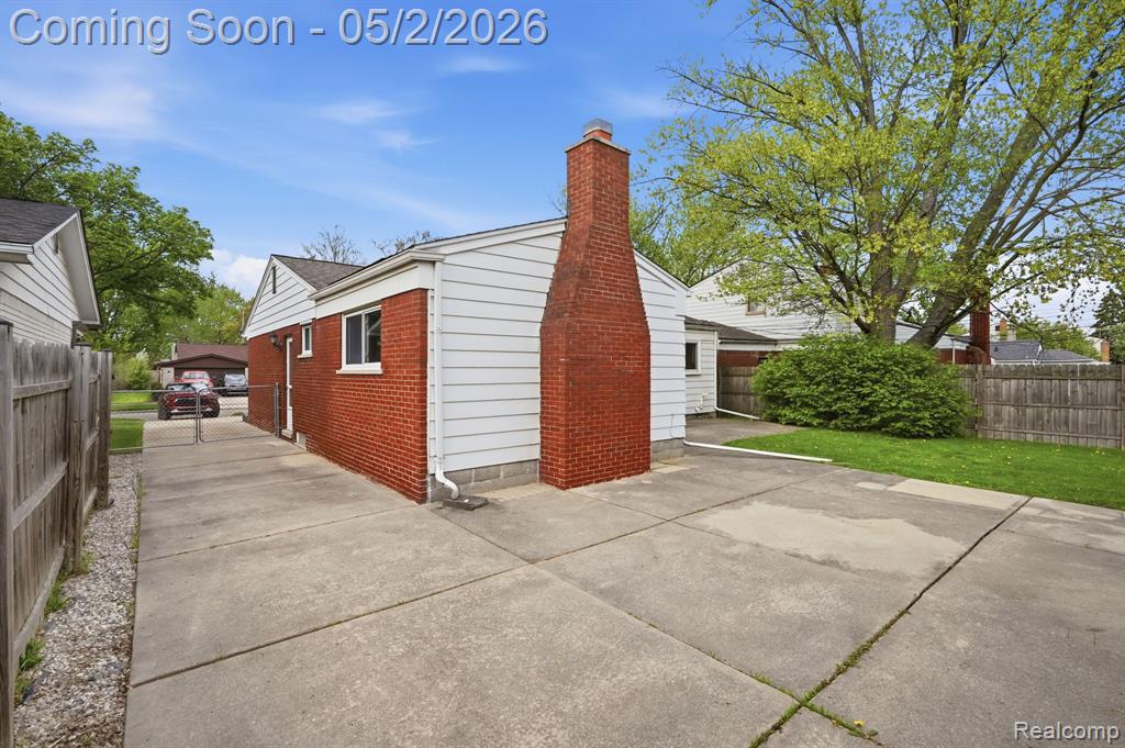 19704 Parkside Street, Saint Clair Shores, MI 48080 — Photo 35