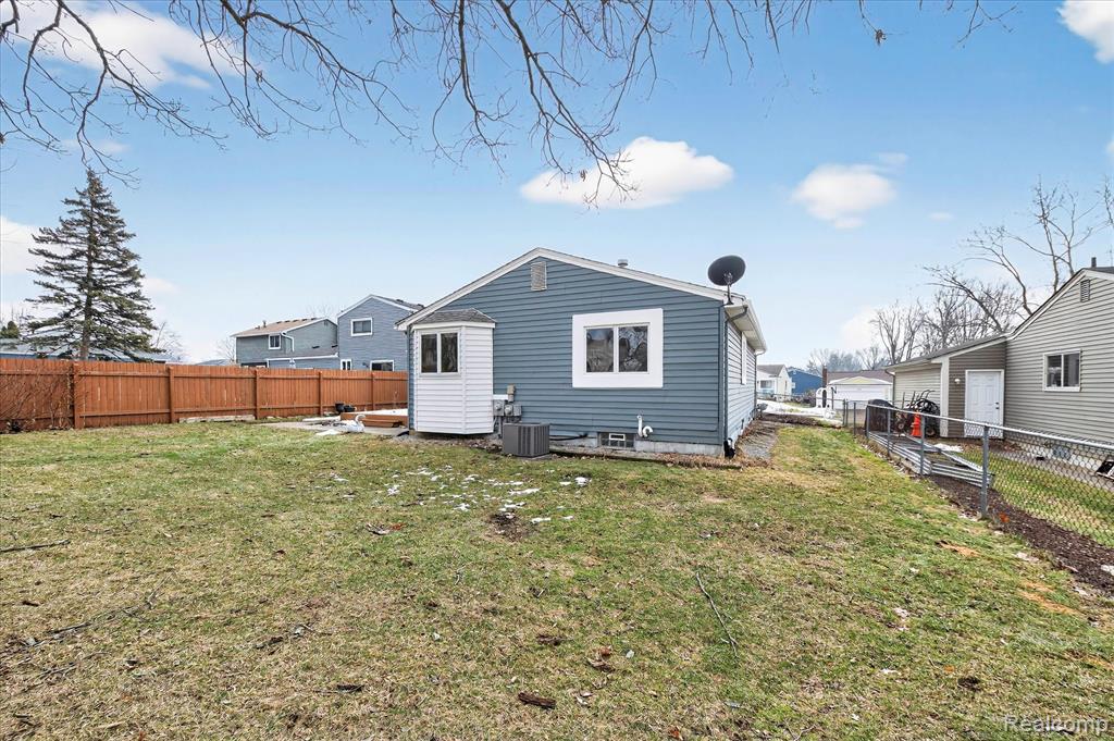 751 Norchester Street, South Lyon, MI 48178 — Photo 26