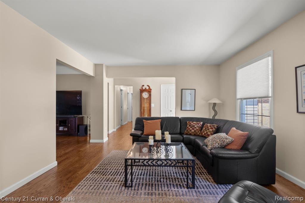 8821 NORTHAMPTON Drive, Plymouth, MI 48170 — Photo 13