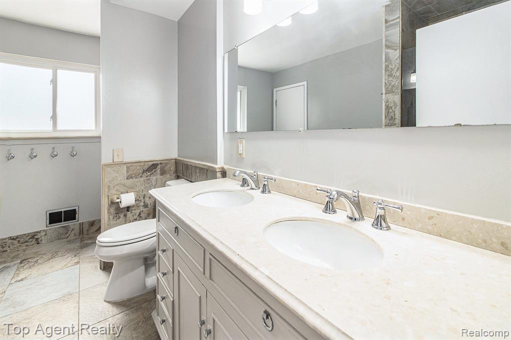 43954 McLean Drive, Sterling Heights, MI 48313 — Photo 19