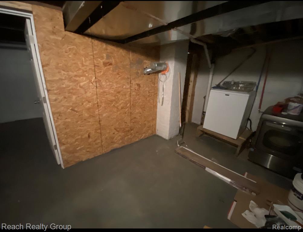 8451 Greenview Avenue, Detroit, MI 48228 — Photo 9