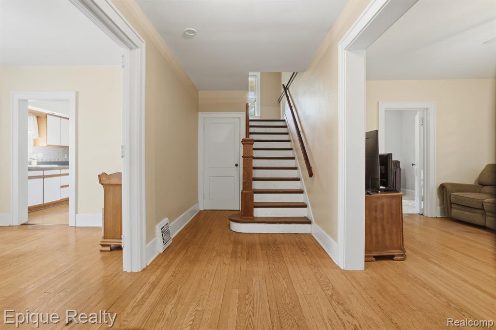 819 Tunnel Street, Port Huron, MI 48060 — Photo 5