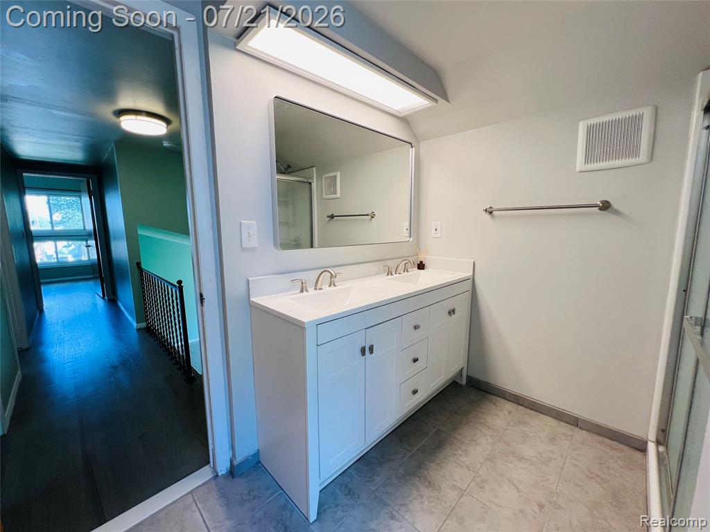 747 JAMAICA Drive, Troy, MI 48083 — Photo 9