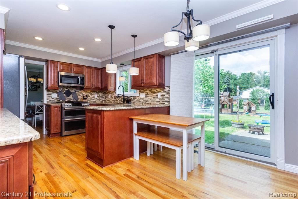 671 Bridgestone Drive, Rochester Hills, MI 48309 — Photo 11