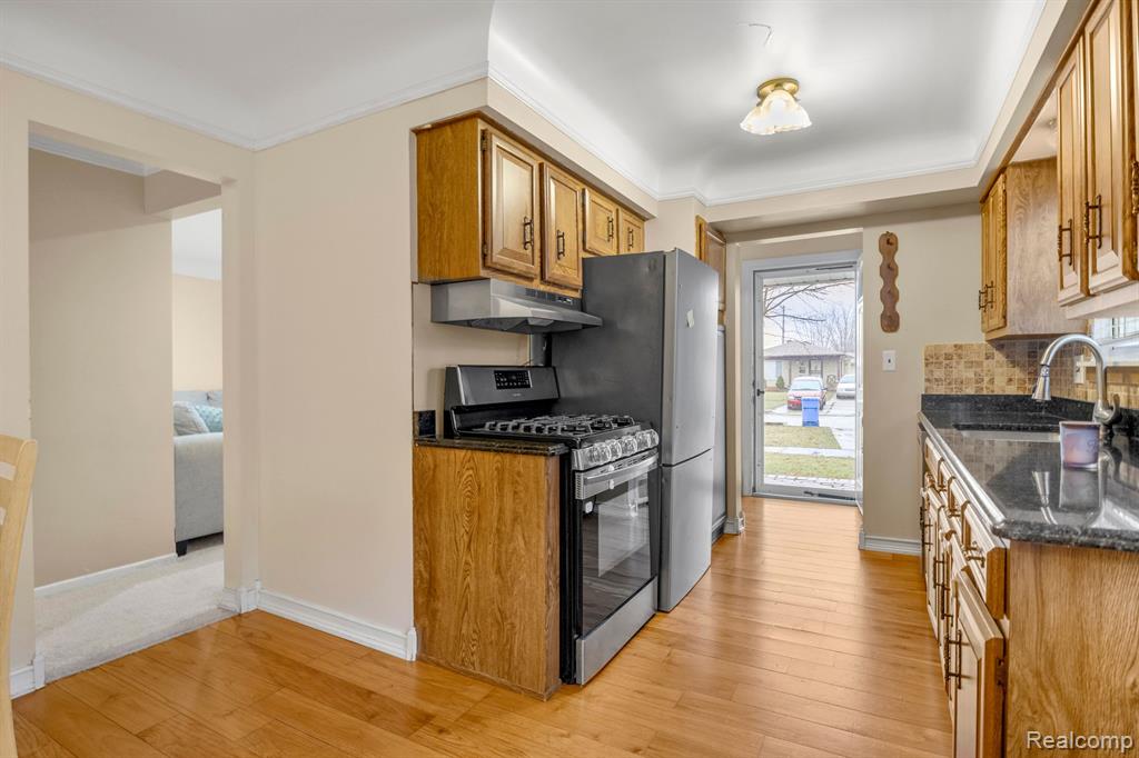 6483 N SILVERY Lane, Dearborn Heights, MI 48127 — Photo 8