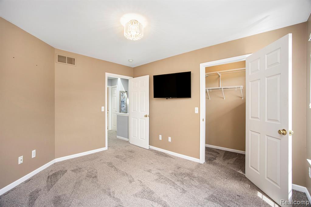 56645 Long Island Drive, Shelby Twp, MI 48316 — Photo 14