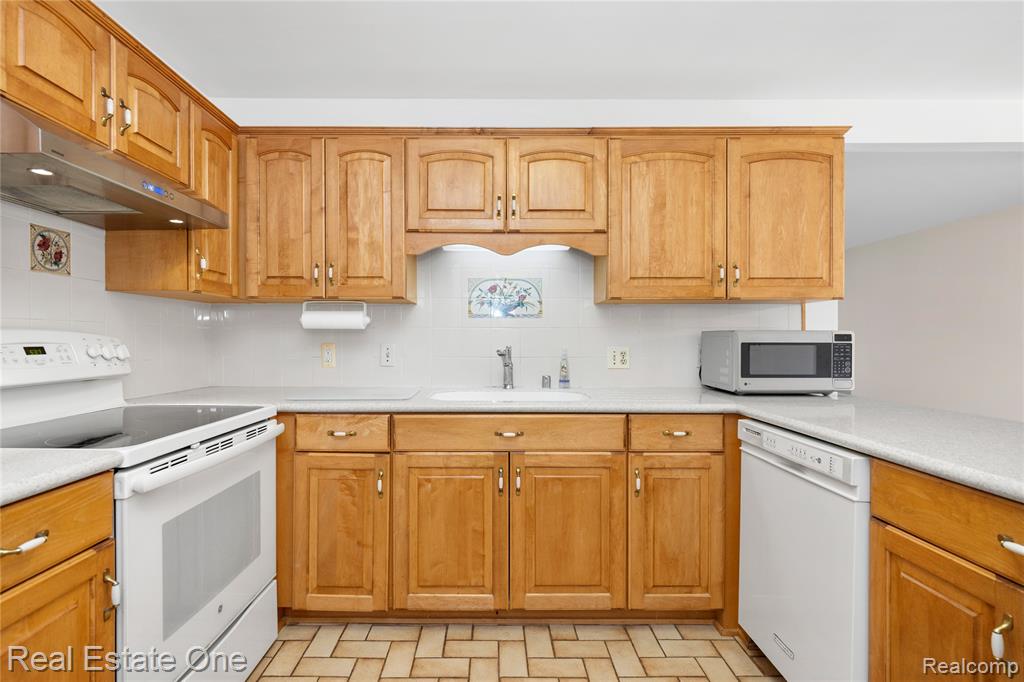 40444 La Grange Drive, Sterling Heights, MI 48313 — Photo 32